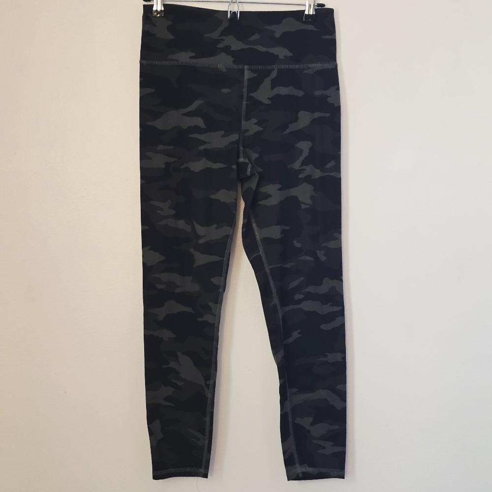 Zobha Women's Large Black and Gray Camouflage Leggings